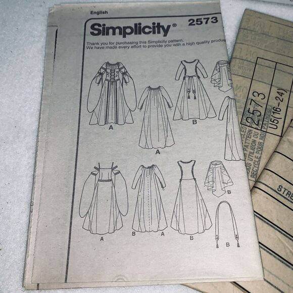 Simplicity 2573 sz U5 16-24 Bust 38-46 Renaissance Gown Costume New Bust 38-46 - Picture 3 of 6